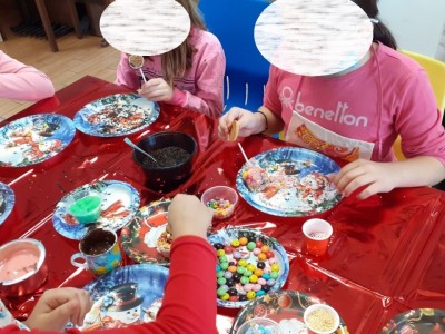 Τα παιδιά της Αγκαλιάς μαθαίνουν την τέχνη της ζαχαροπλαστικής