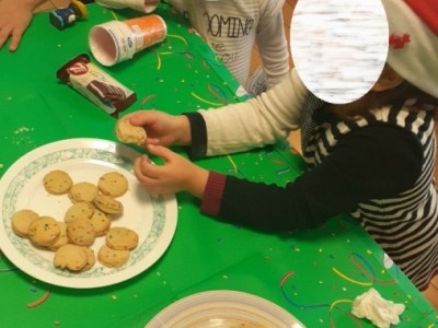 Χειροποίητα χριστουγεννιάτικα μπισκότα από τα παιδιά της Αγκαλιάς